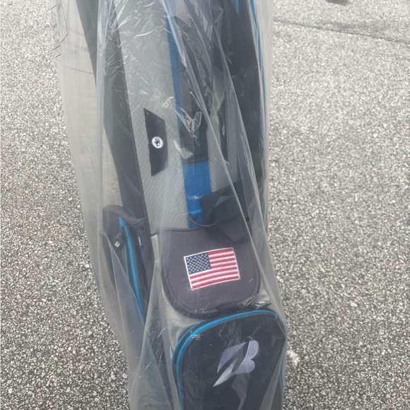 Brand new Black and Blue Bridgestone Golf Bag with stand - Picture 4 of 6